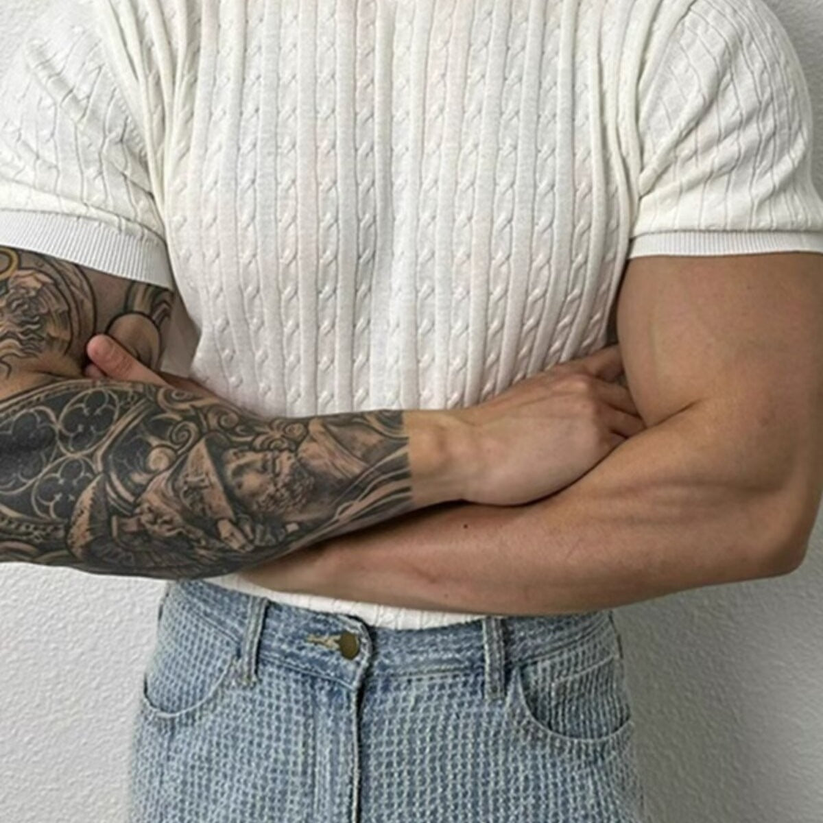 Unifarbenes Kurzarm T-Shirt mit Dreh-Design